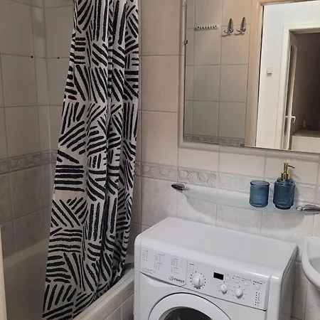 Near Bathrooms Park * Varsovia